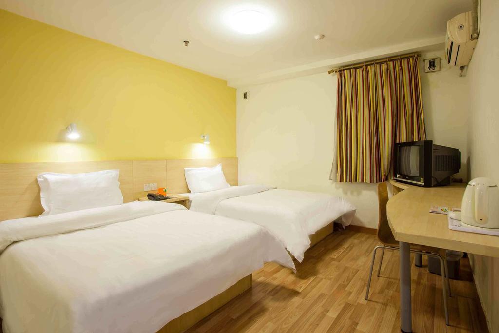 7Days Inn Changsha Wuyi Avenue Yunajialing Metro Station Room photo